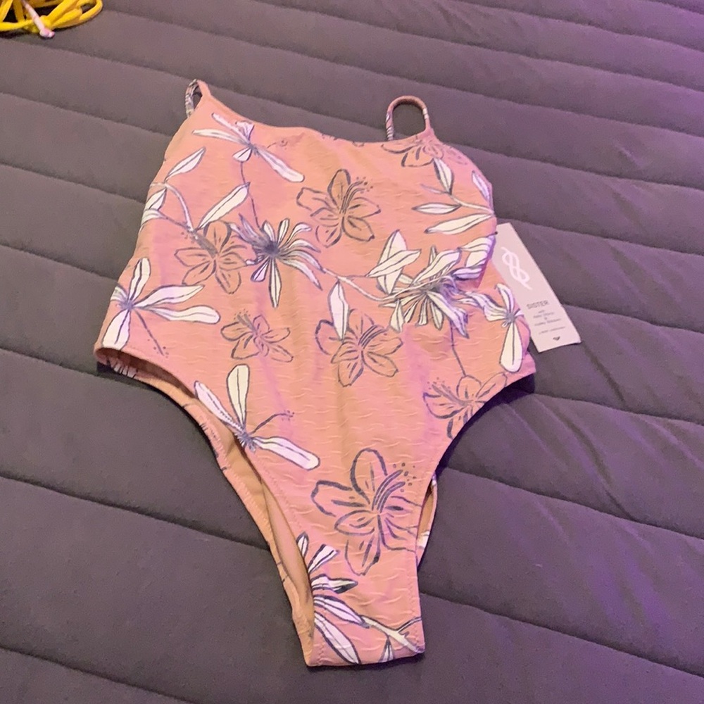 Full piece bathing suit
